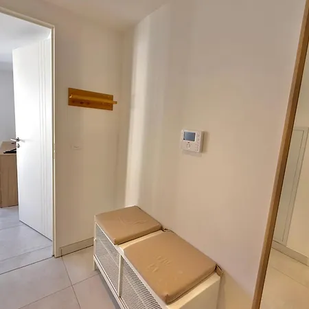 Old - 4 Persons - Private Parking Antibes