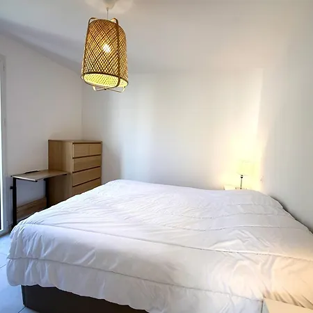 Old - 4 Persons - Private Parking * Antibes